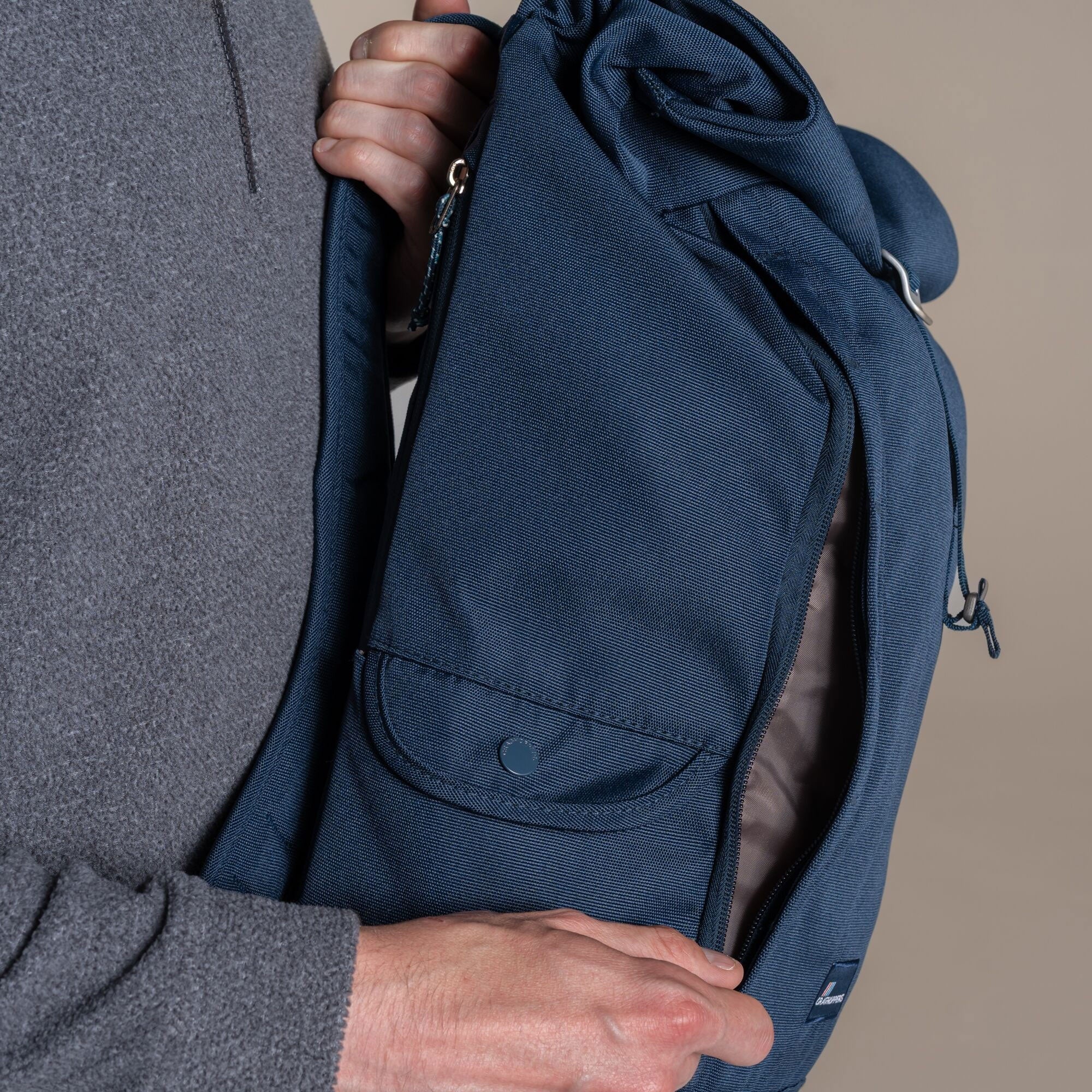 Craghoppers 20L Kiwi Classic Rolltop Backpack II | Blue Stone - Image 7