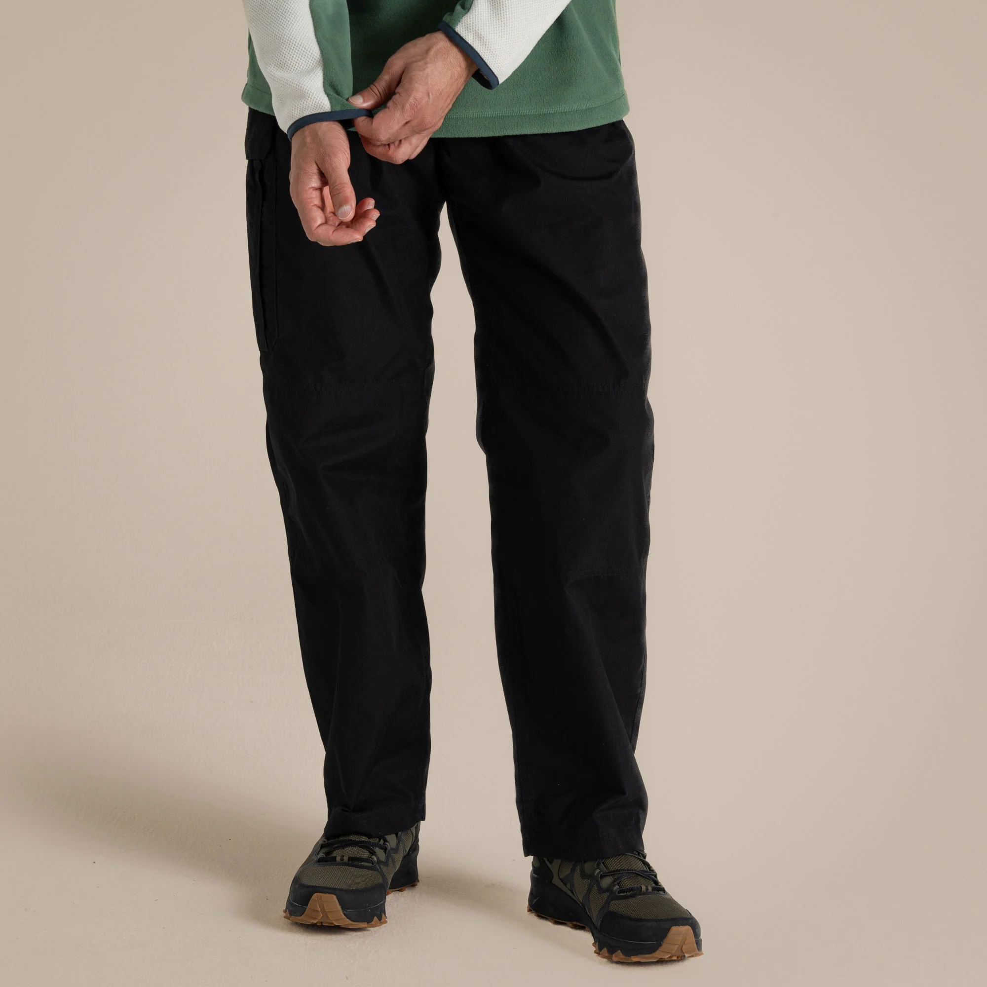 Craghoppers Men's Kiwi Classic Trousers | Black - Image 4
