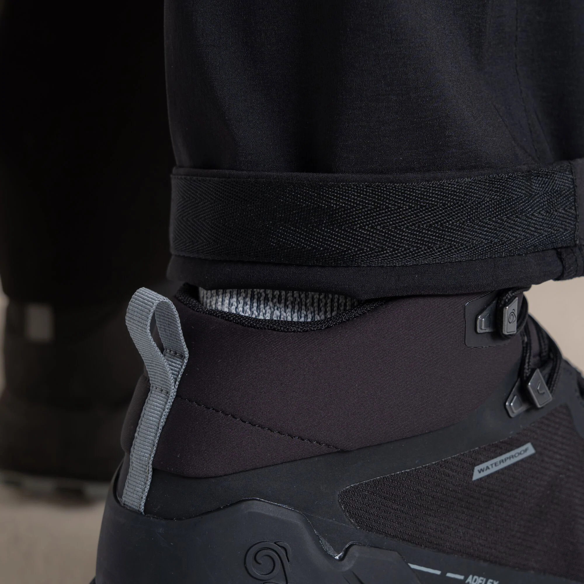 Craghoppers Men's Kiwi Pro III Convertible Trousers | Black - Image 9