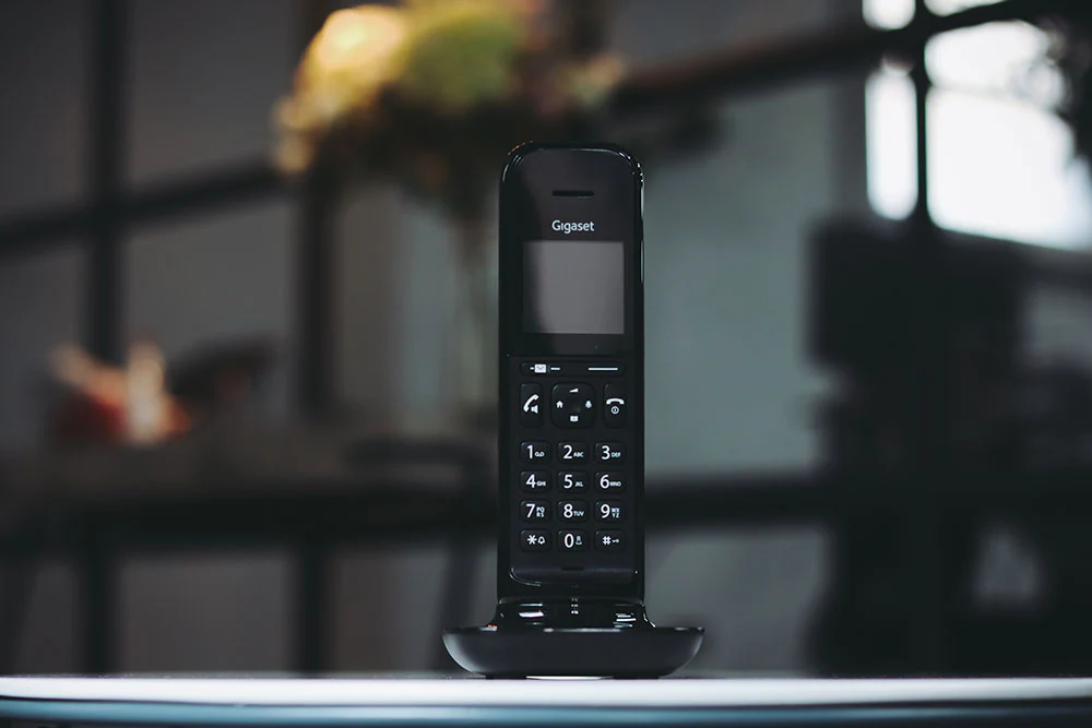 Gigaset Hello Designer Cordless Phone - Black, Trio Handset with Answer Machine - Image 5