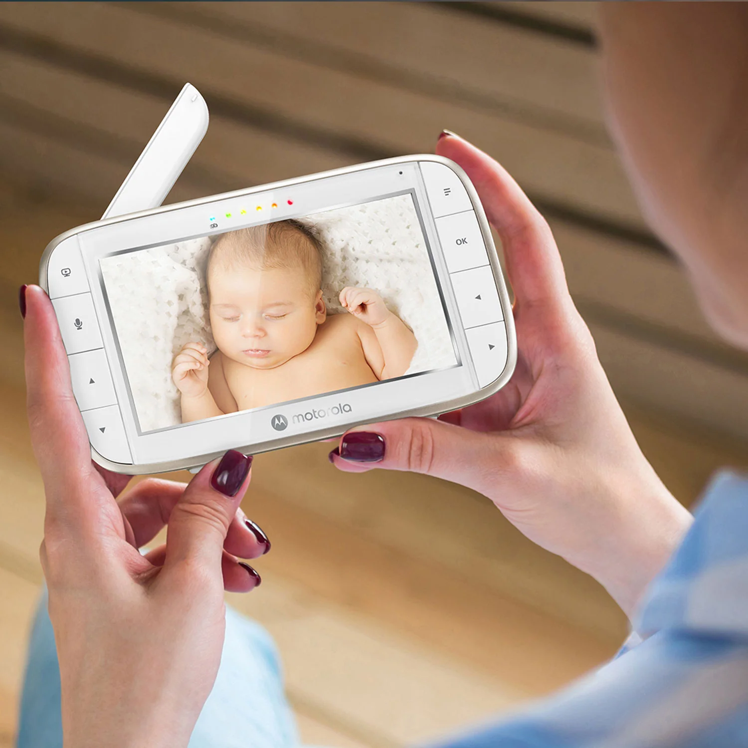 Motorola VM855 5.0" Portable Wifi Video Baby Monitor - Image 6