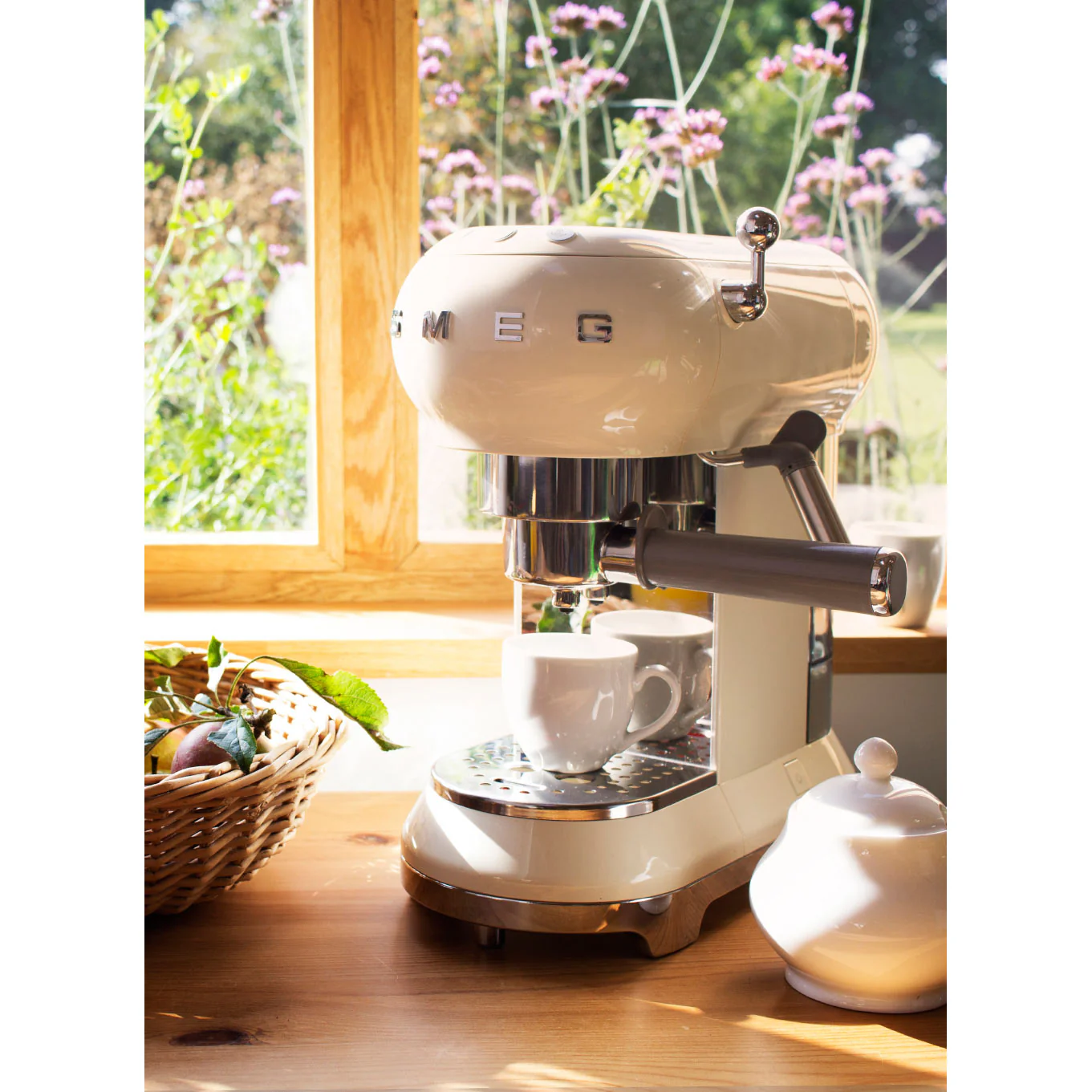 Smeg ECF01CRUK Espresso Machine in Cream - Image 2